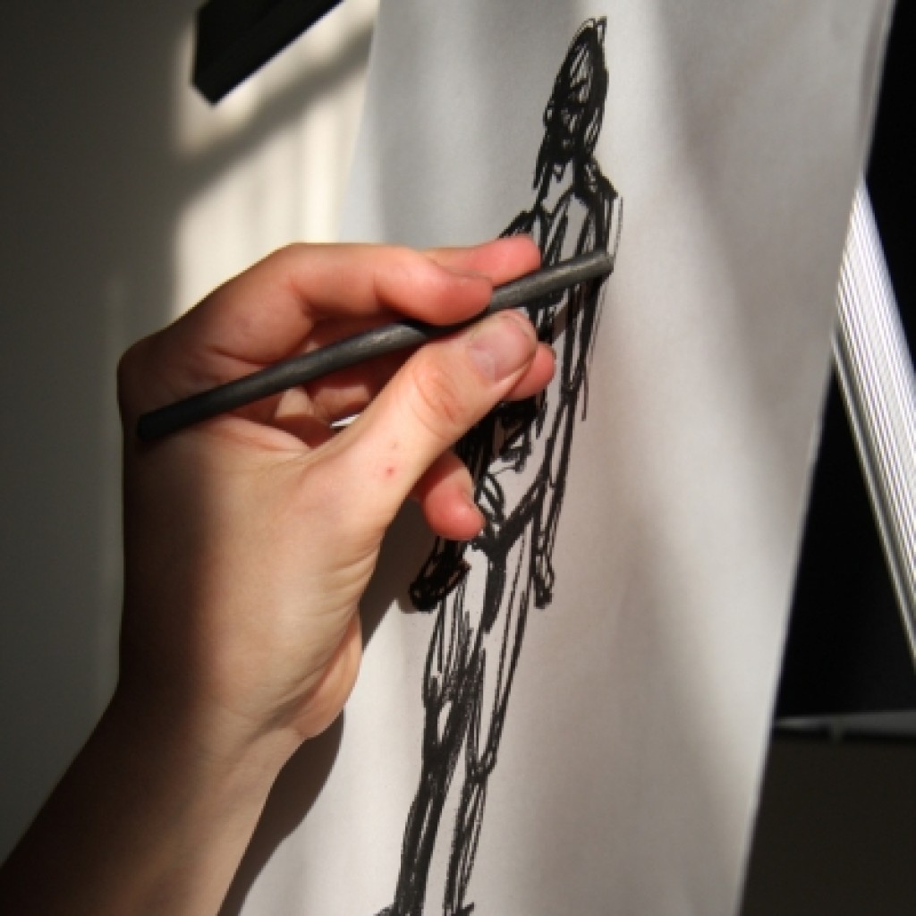 Foto hand houtskool tekening Naaktmodel schilderen workshop