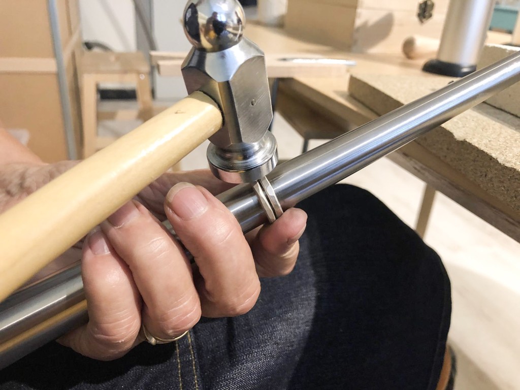 Zilveren gehamerde ring maken