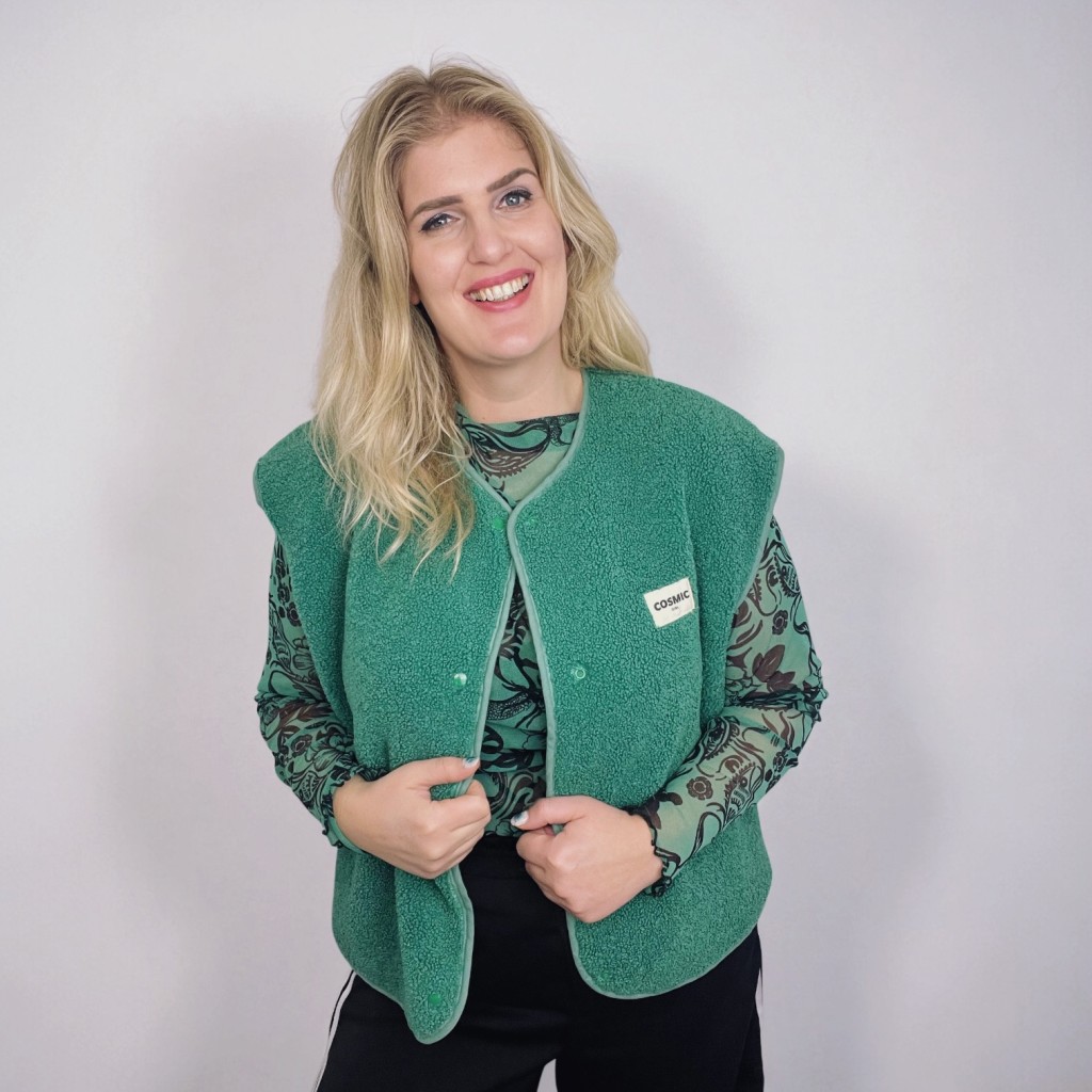 Je ziet ze nu overal, mouwloze  teddy vestjes! Die kun je ook heel goed zelf maken! Tijdens deze 4 á 5 uur durende Workshop Teddy Gilet Naaien in Groningen maak je jouw eigen volledig gevoerde teddy bodywarmer.